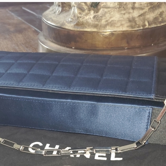 CHANEL Limited-Edition sapphire Ice Cube flap bag 2002 - Picture 4 of 9